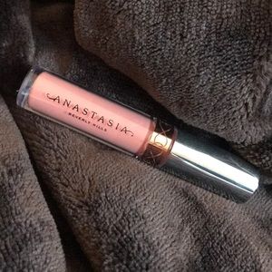 Anastasia Beverly Hills liquid lipstick in Crush